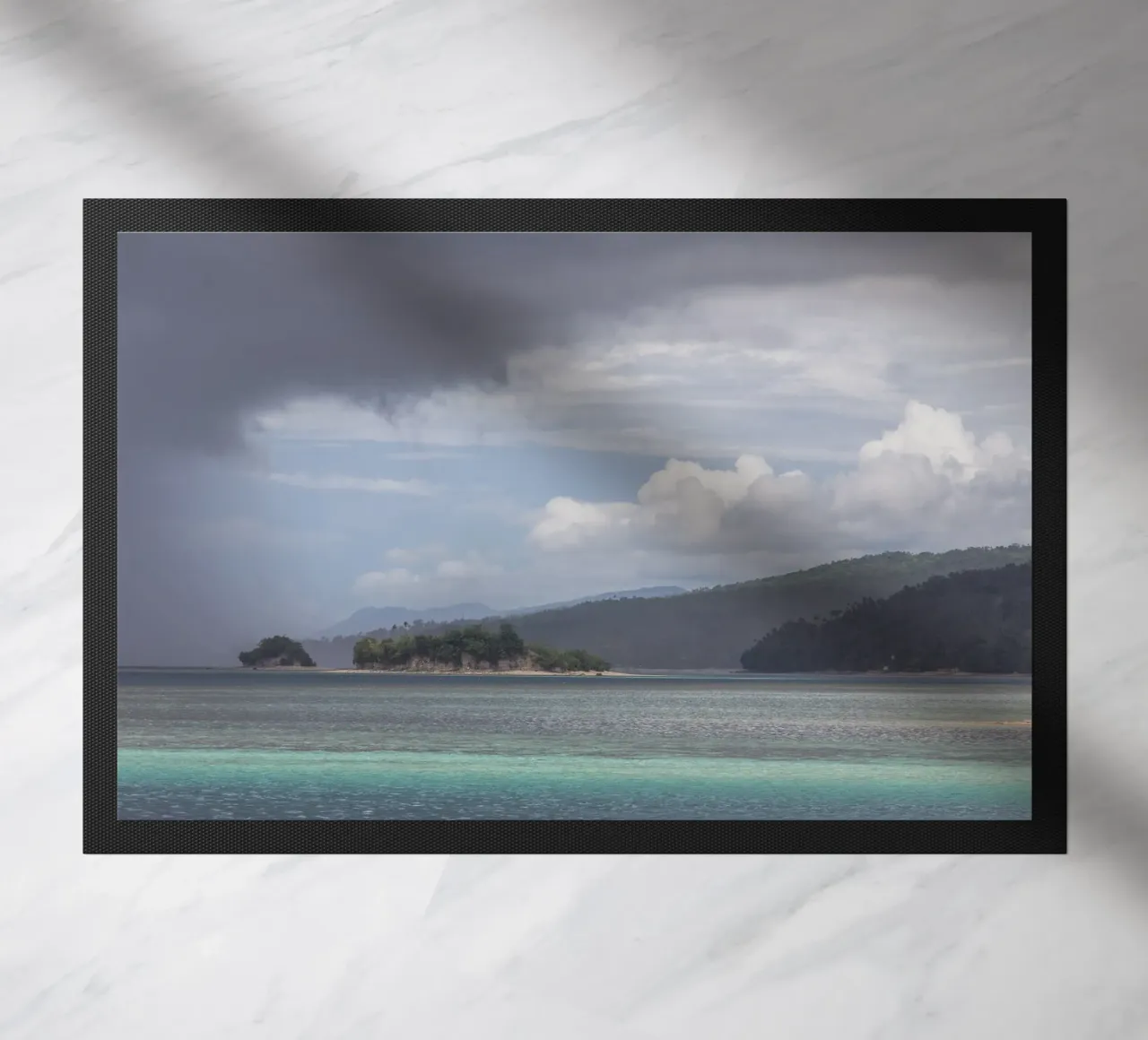 Cloudy sky on a tropical island zerbino da photolovers