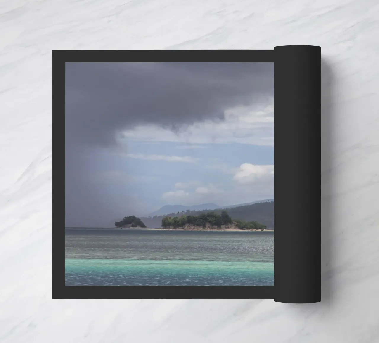 Cloudy sky on a tropical island zerbino da photolovers