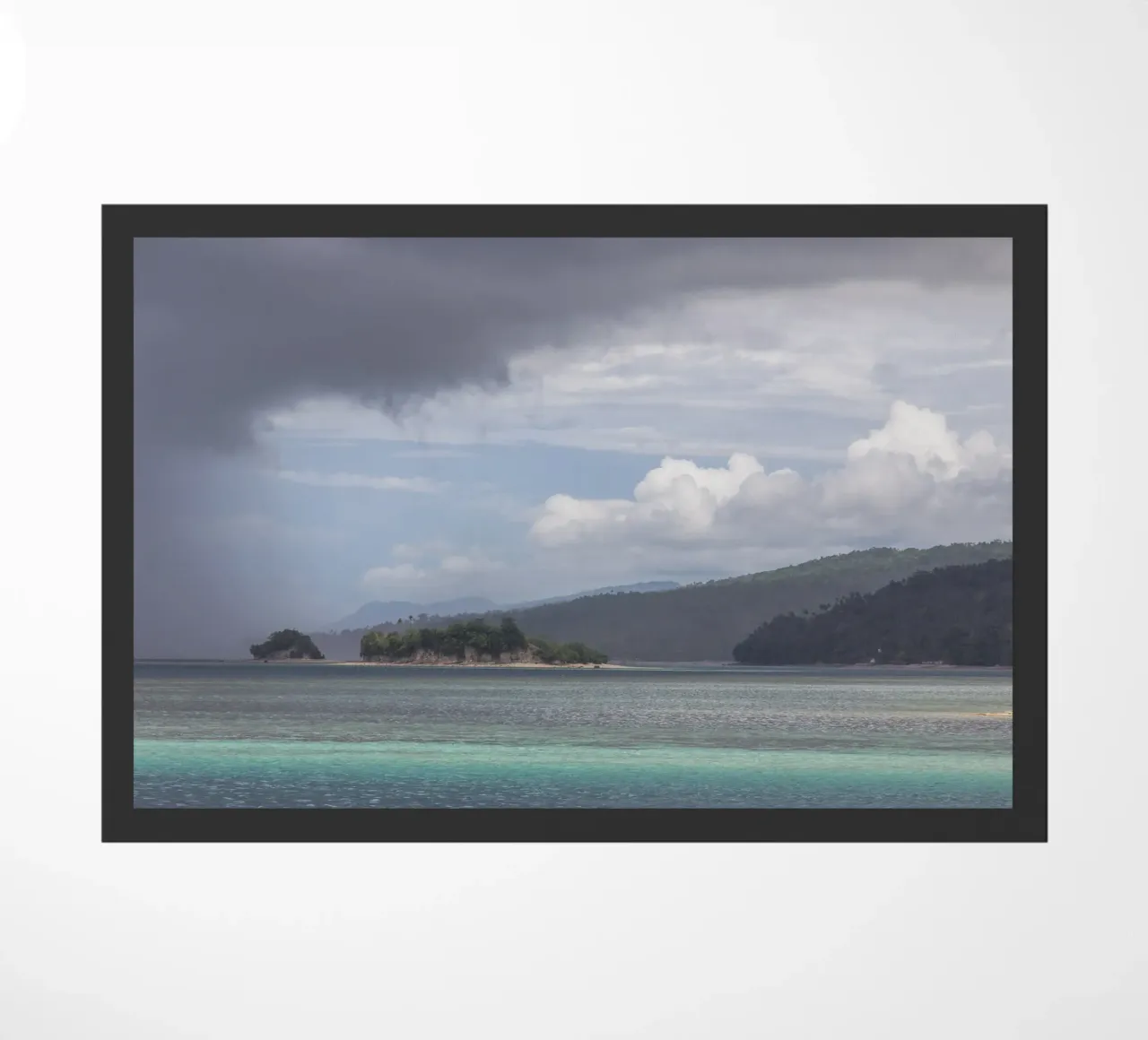 Cloudy sky on a tropical island zerbino da photolovers