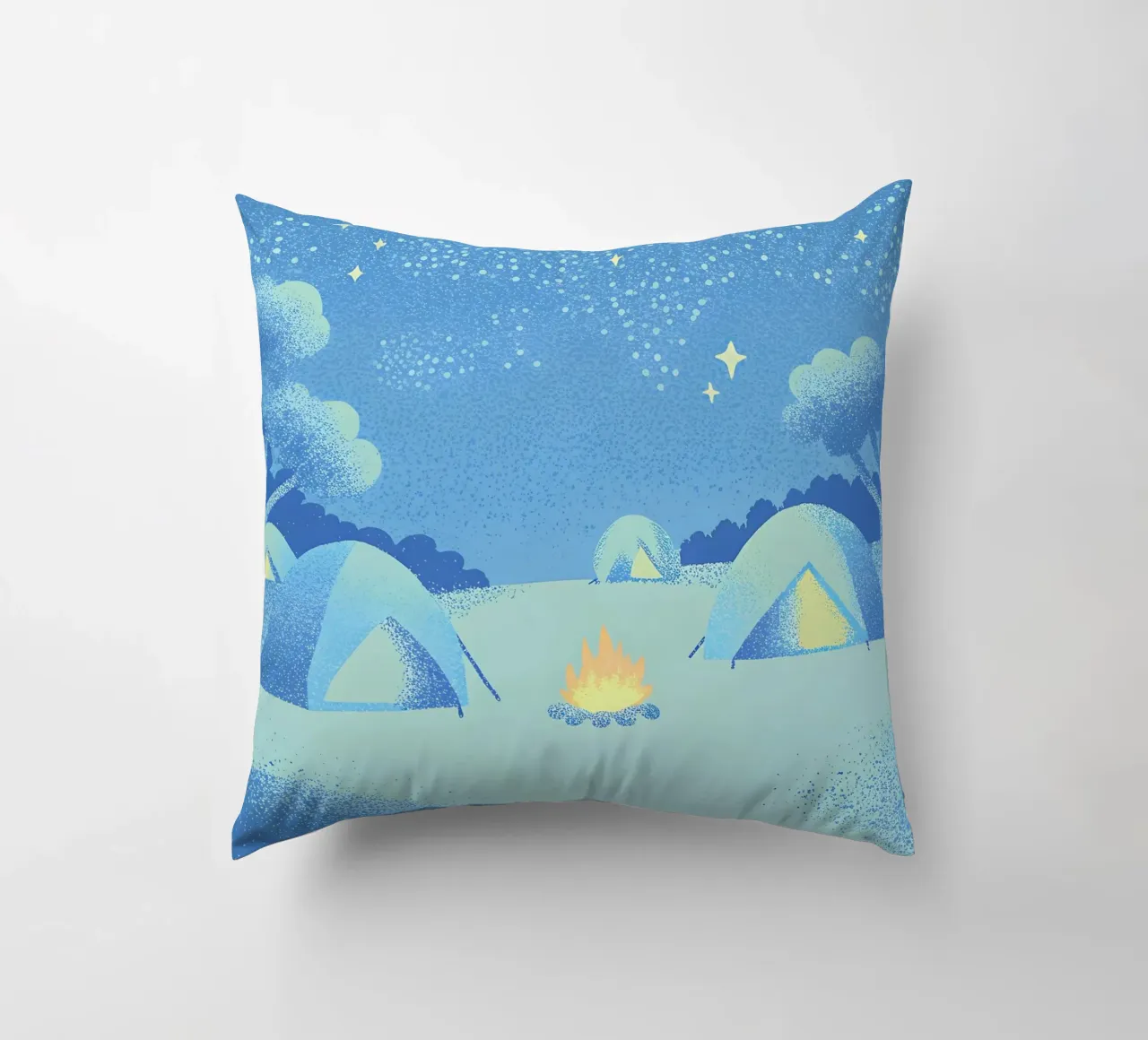 Campeggio nella foresta cuscino da SOUL SHOP