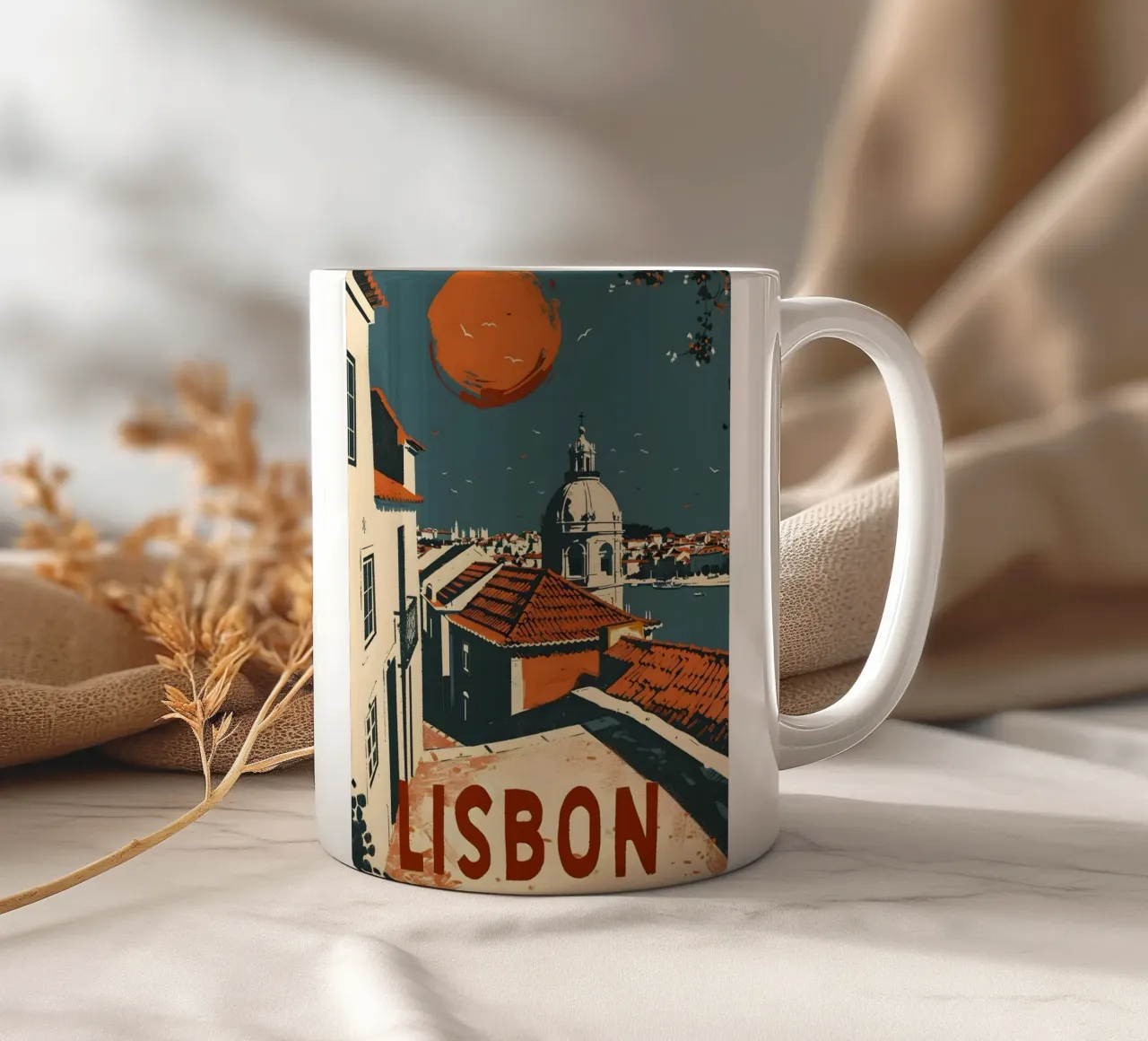 Poster di viaggio vintage di Lisbona tazza in ceramica da Vintage Travel Art