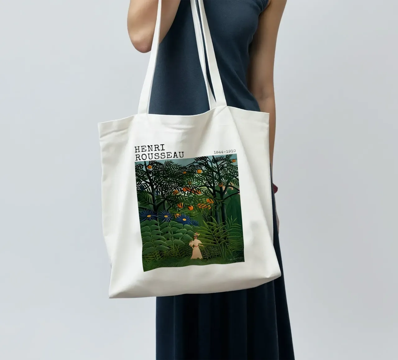 Donna che cammina in una foresta esotica di Henri Rousseau borsa in juta da tokovictory
