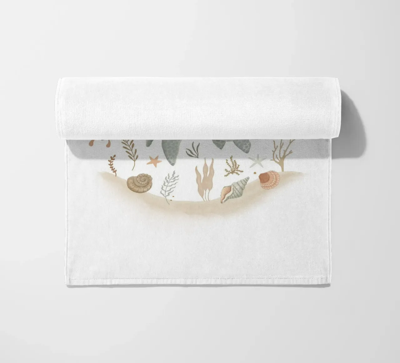 Tortue de mer douce dans un récif neutre - Décoration de plage et d'océan serviette de plage de Urchin Bay Art