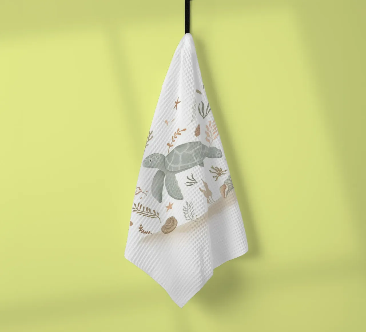 Tortue de mer douce dans un récif neutre - Décoration de plage et d'océan torchon de Urchin Bay Art