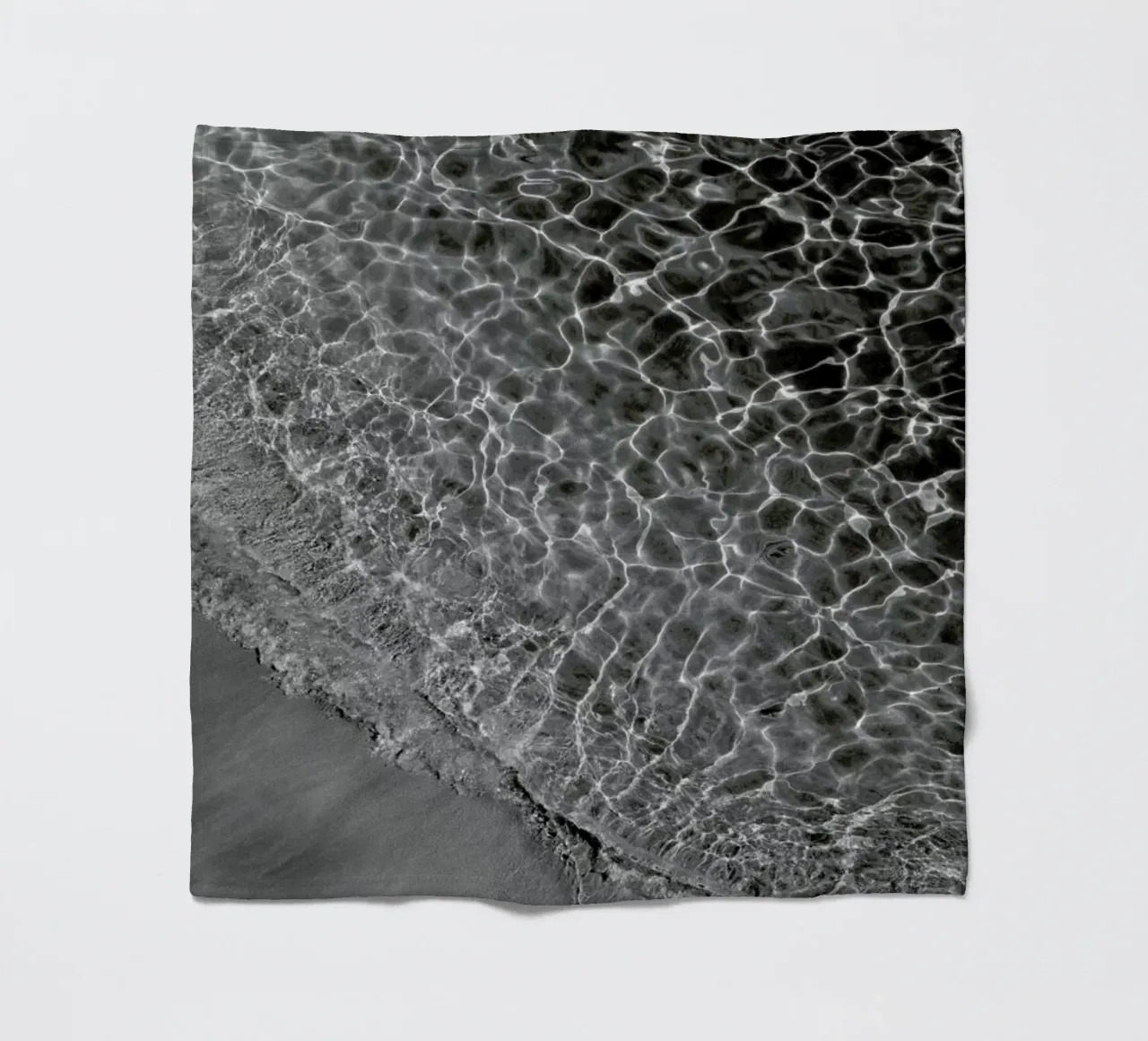 Where Sand And Water Meet Black&white Edition Fleecedecke von Studio Nahili