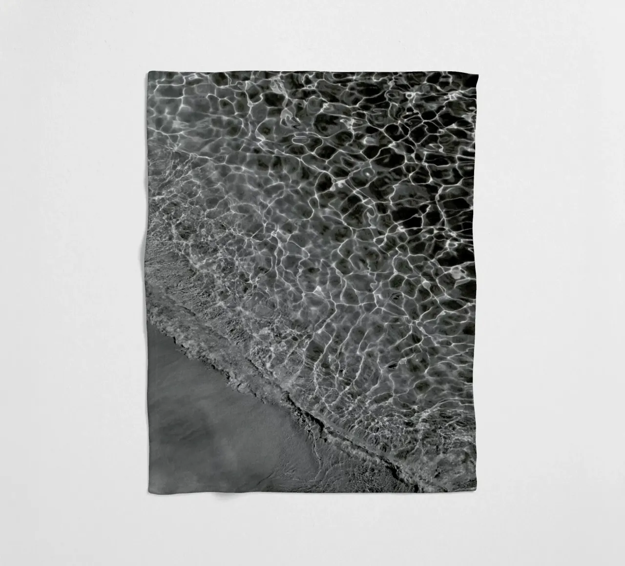 Where Sand And Water Meet Black&white Edition Fleecedecke von Studio Nahili