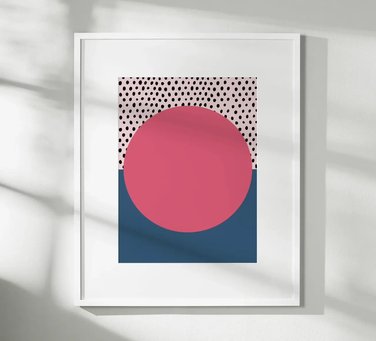 Bauhaus Pop - Grande cerchio con sfondo a motivi poster con telaio in legno da Casa Calm