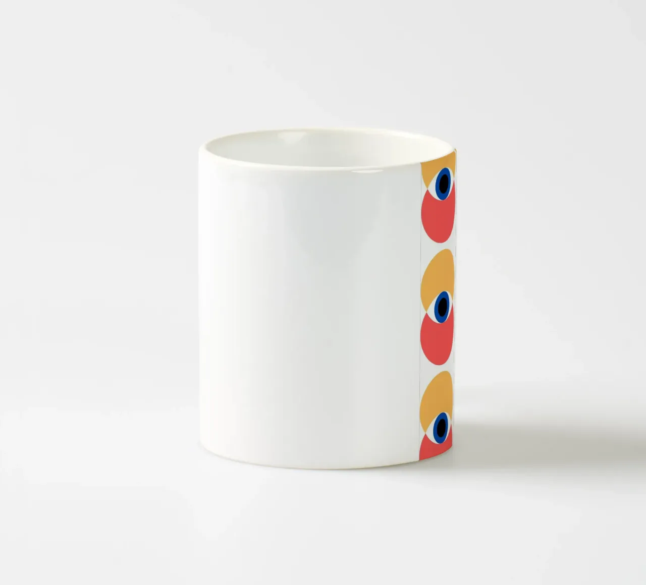 Bauhaus-patroon - ogen en cirkels in felle kleuren keramische mok van Casa Calm