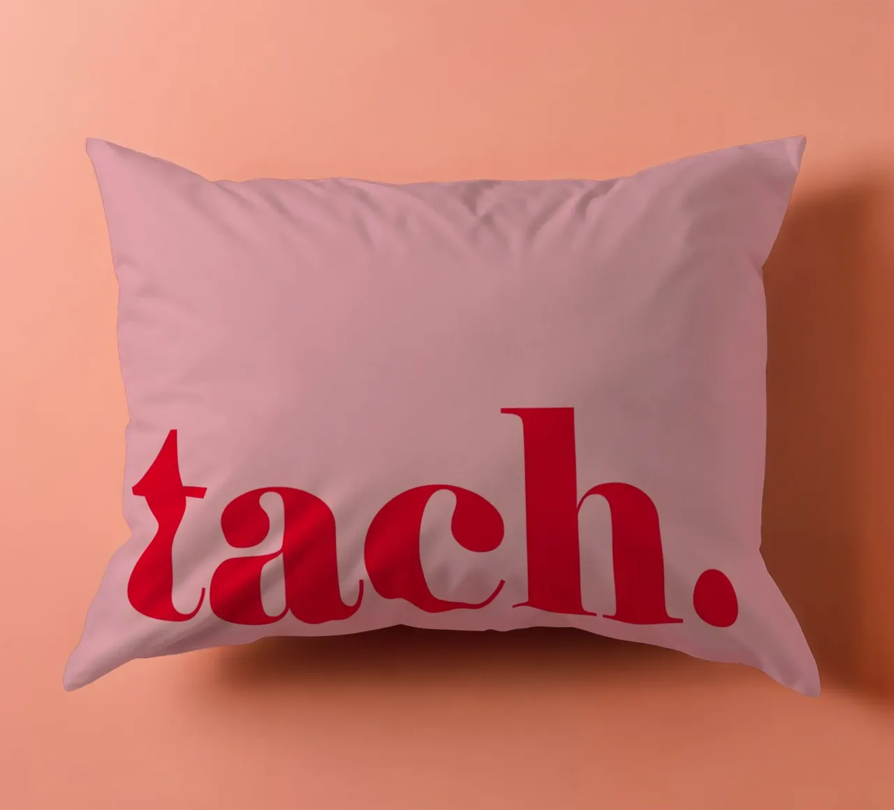 TACH in rosso lampone su rosa - un allegro saluto estivo per la casa cuscino da Stilrausch