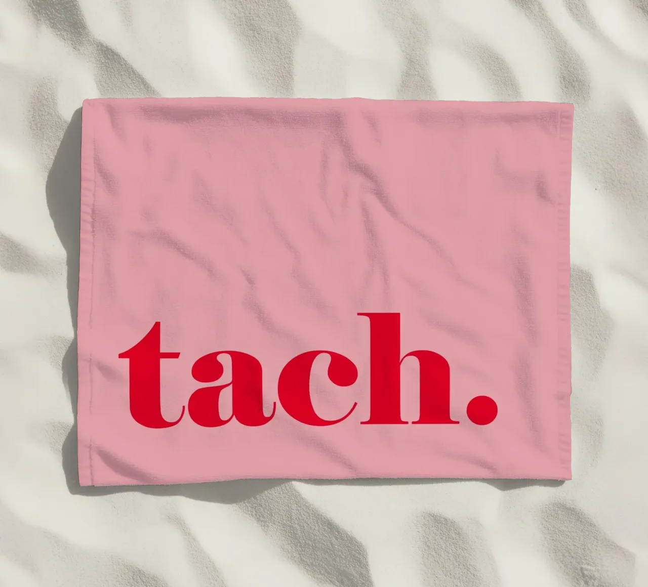 TACH in rosso lampone su rosa - un allegro saluto estivo per la casa telo mare da Stilrausch