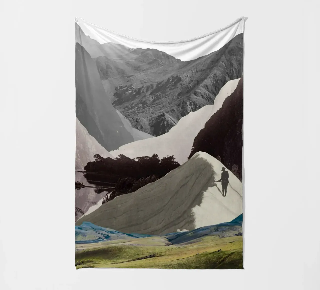 Phantom Range | Press Play Art Print Collage coperta in pile da Press Play Art Prints