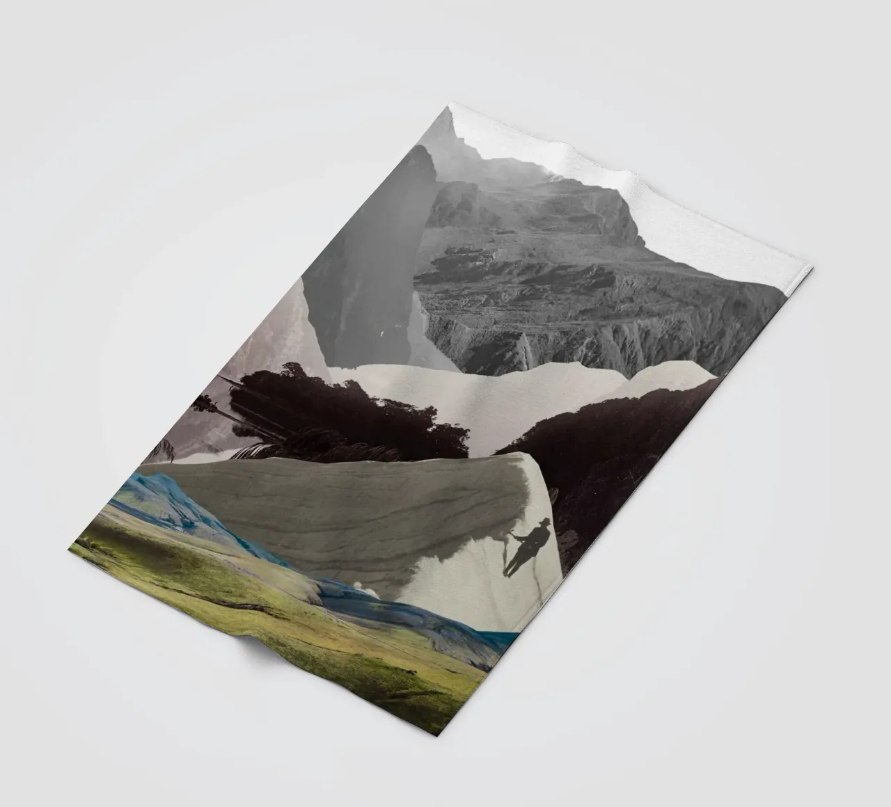 Phantom Range | Press Play Art Print Collage coperta in pile da Press Play Art Prints
