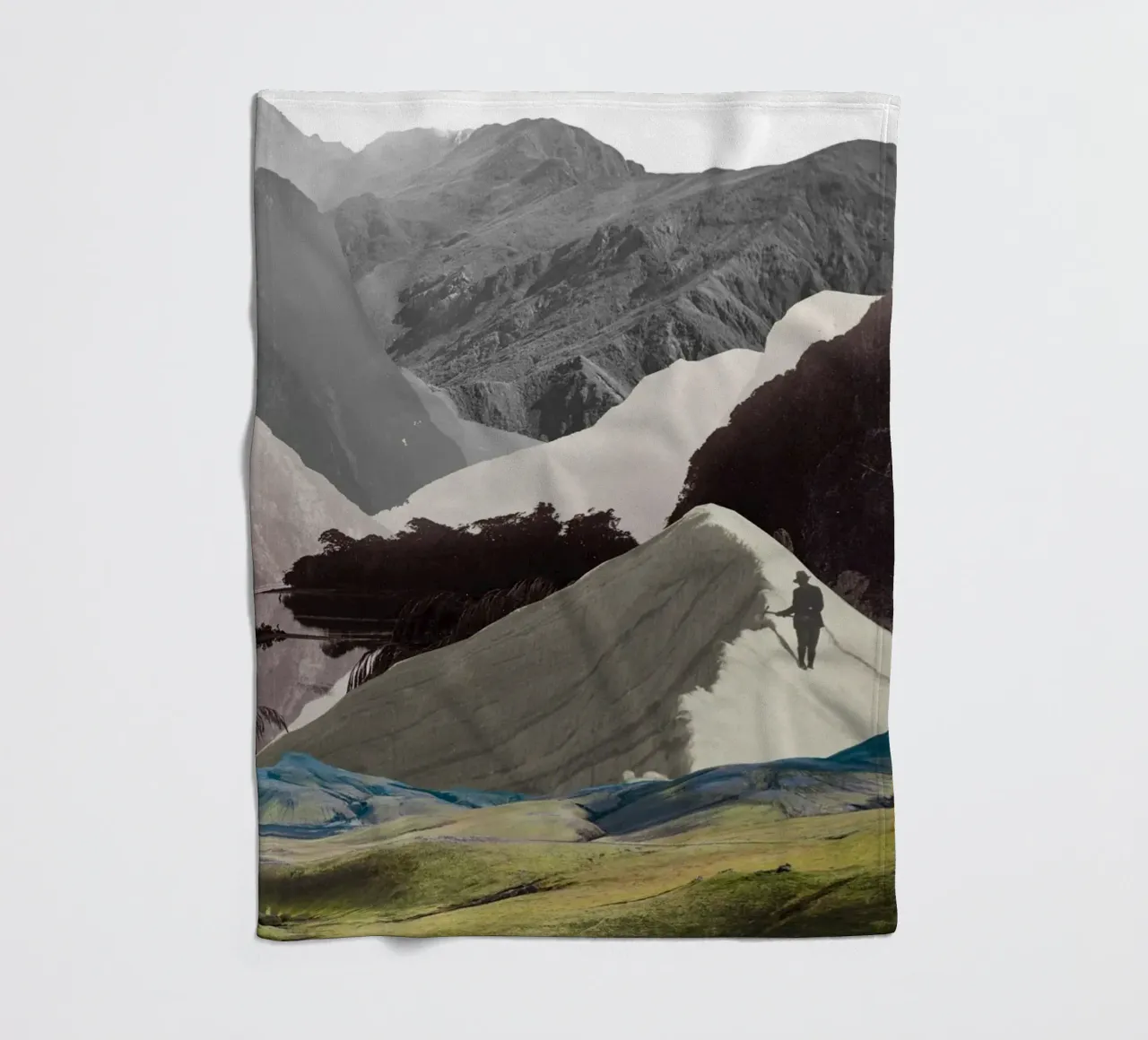 Phantom Range | Press Play Art Print Collage coperta in pile da Press Play Art Prints