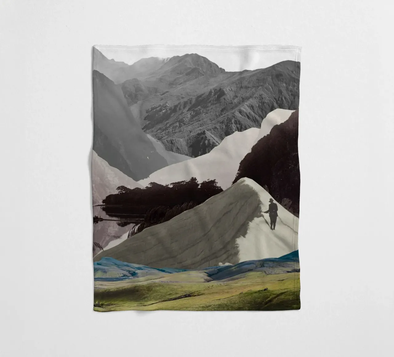 Phantom Range | Press Play Art Print Collage coperta in pile da Press Play Art Prints