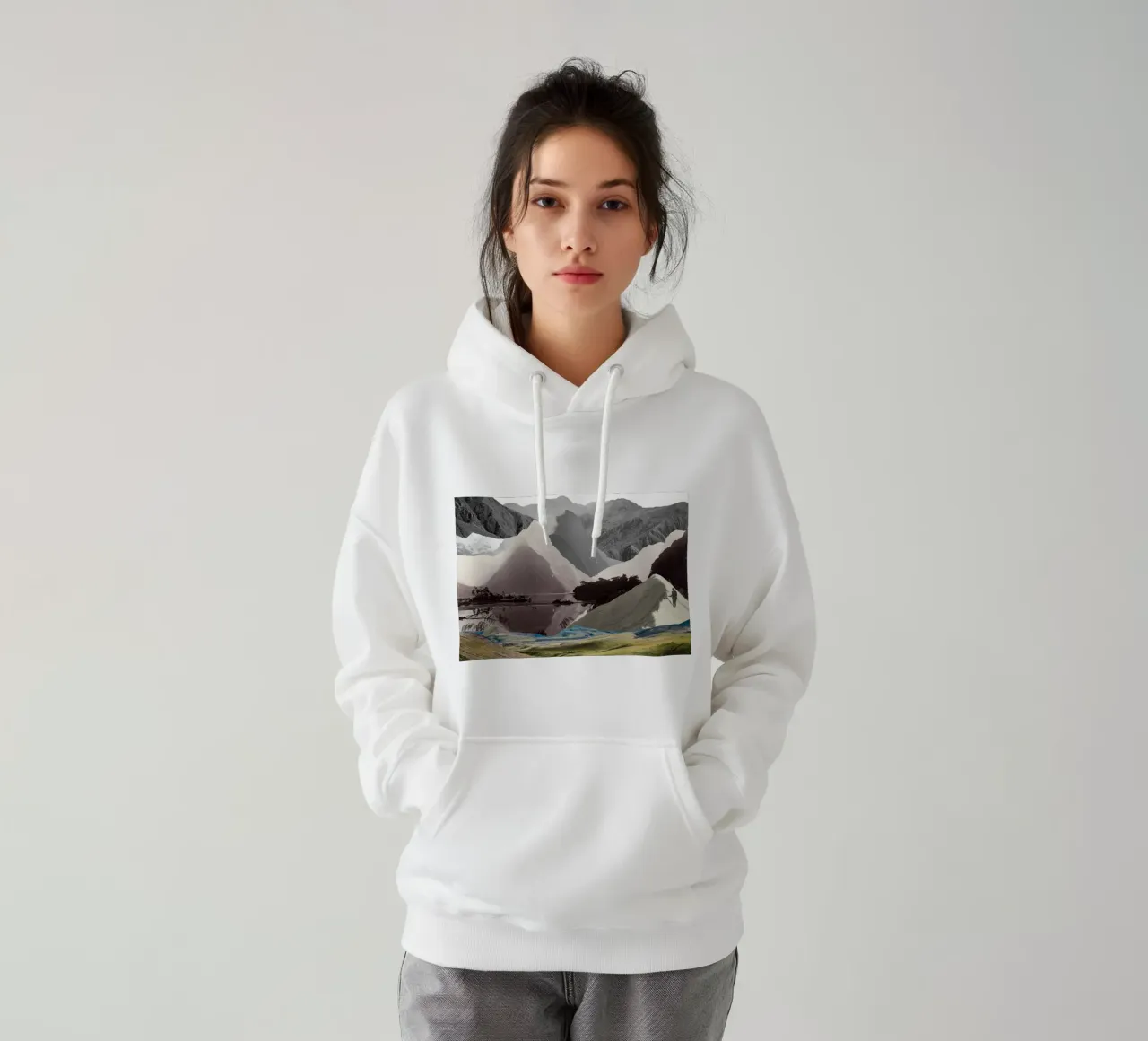 Phantom Range | Press Play Art Print Collage felpa con cappuccio da Press Play Art Prints