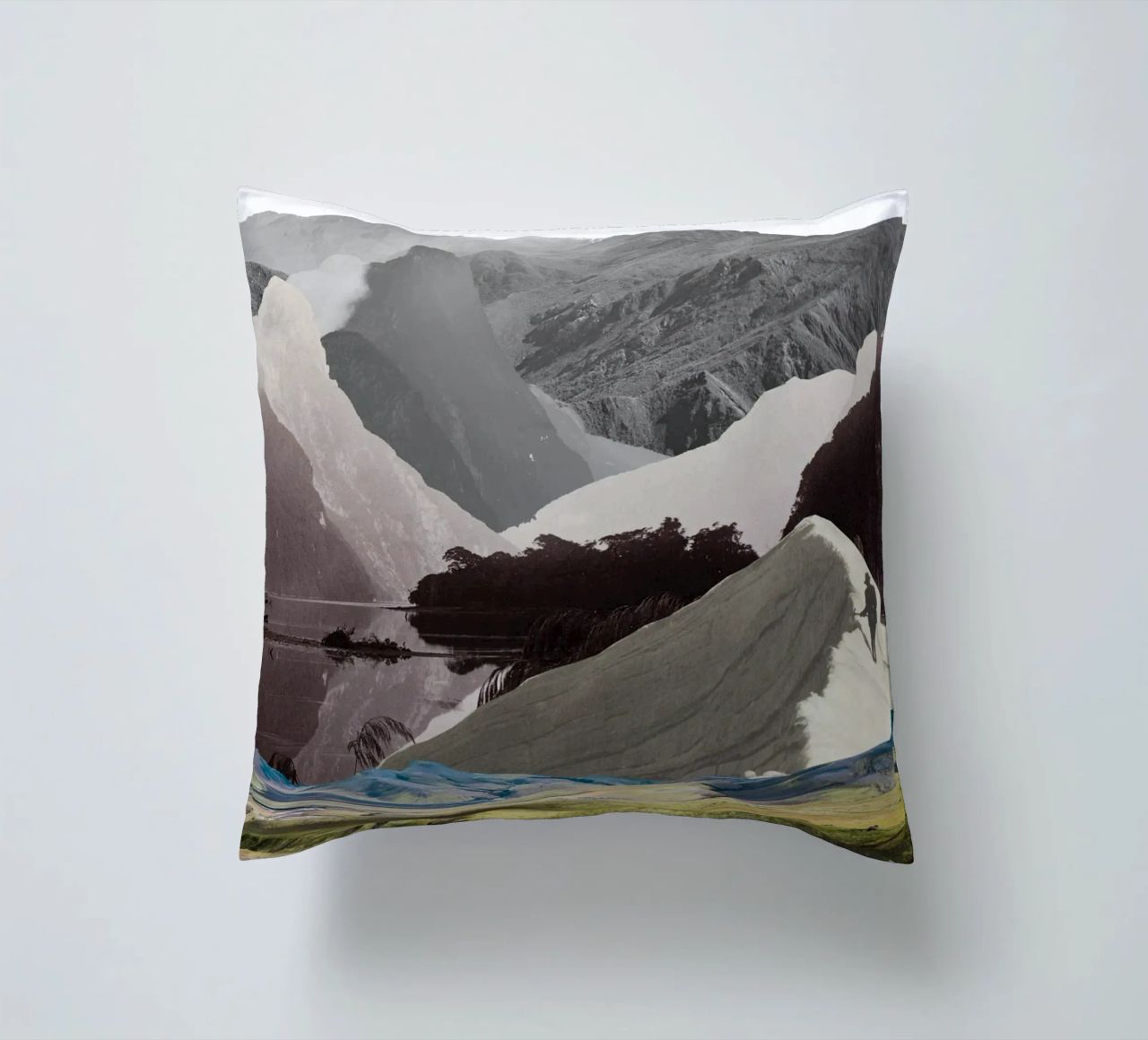 Phantom Range | Press Play Art Print Collage cuscino da Press Play Art Prints