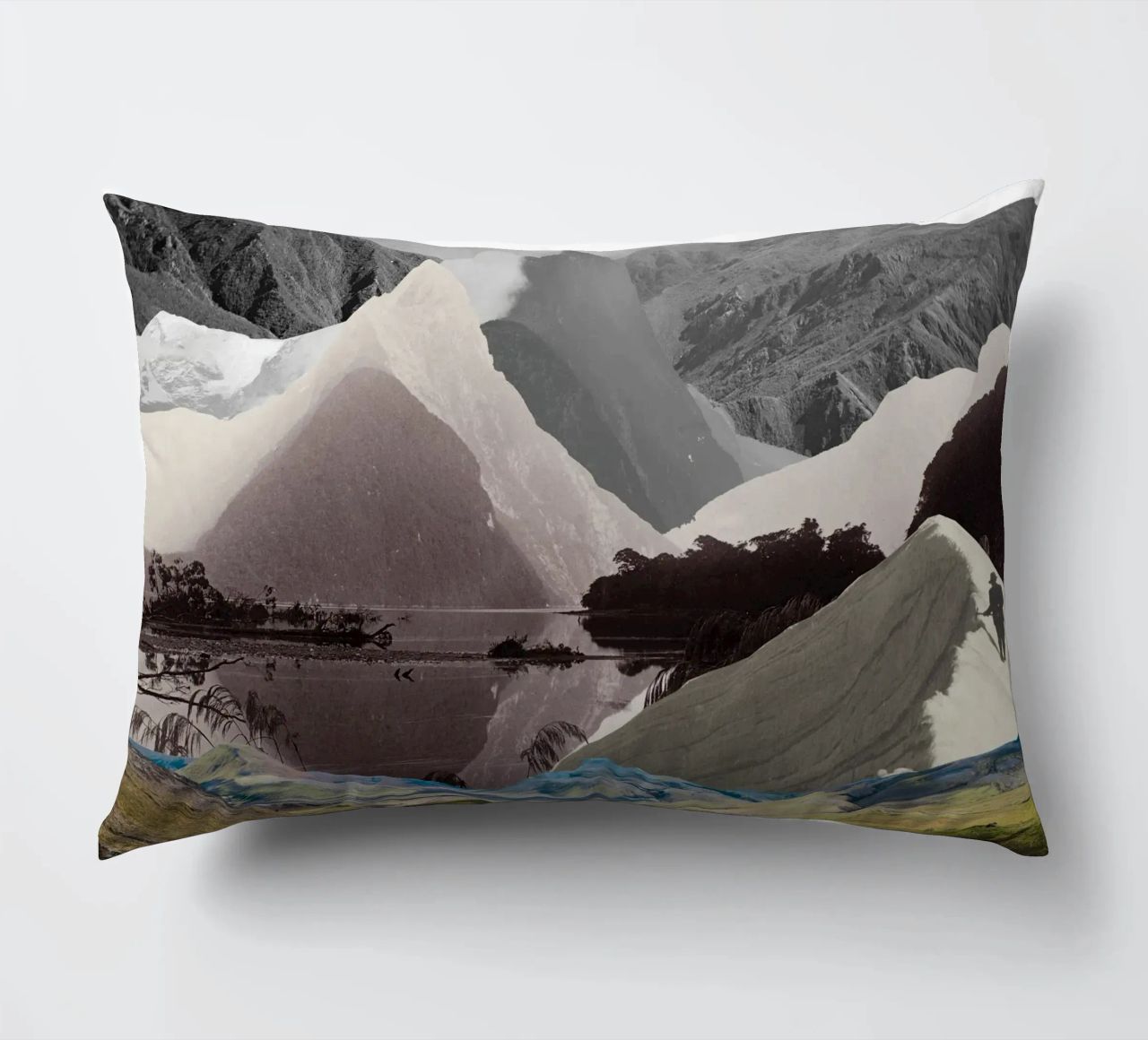 Phantom Range | Press Play Art Print Collage cuscino da Press Play Art Prints