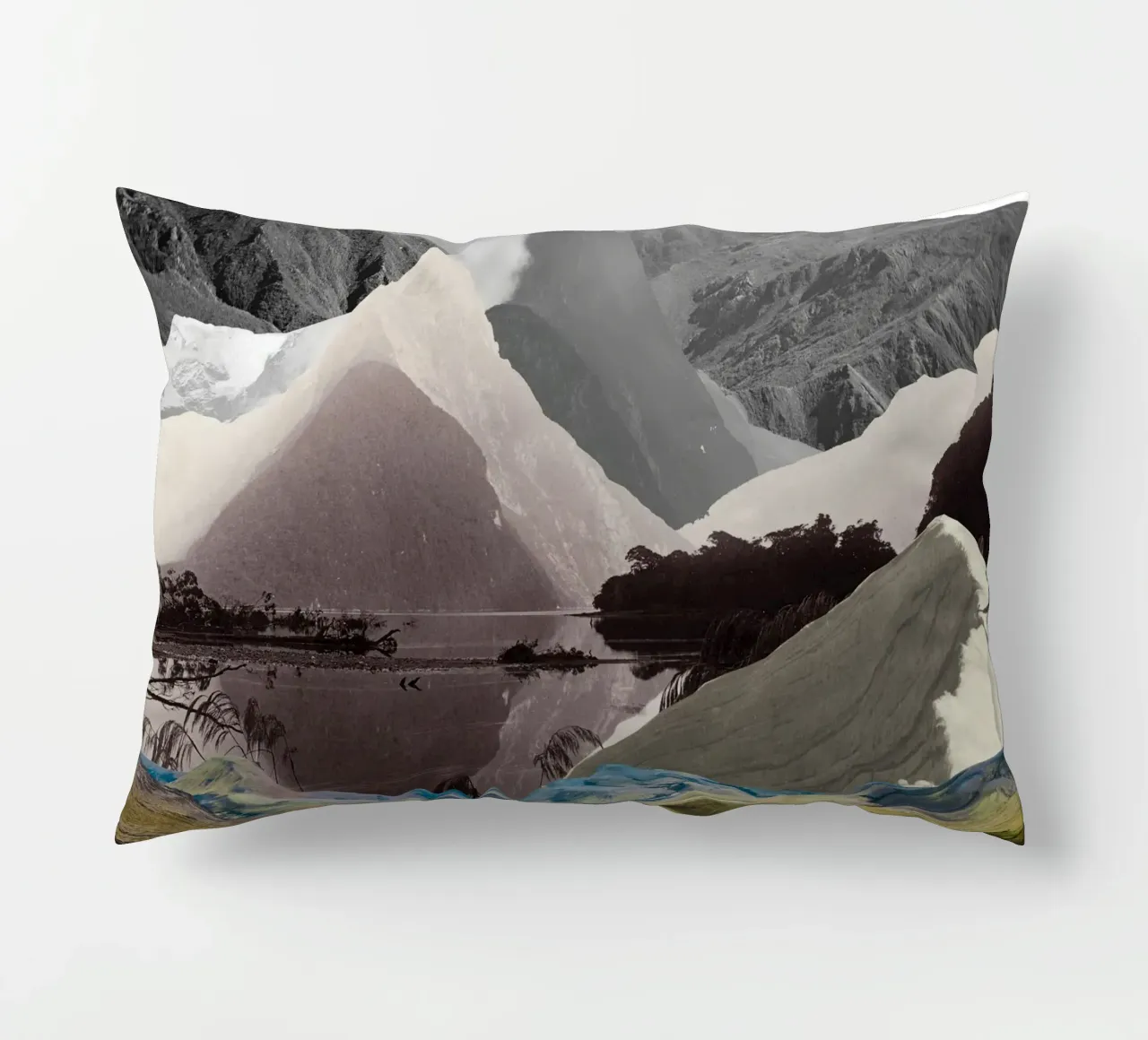 Phantom Range | Press Play Art Print Collage cojín de Press Play Art Prints