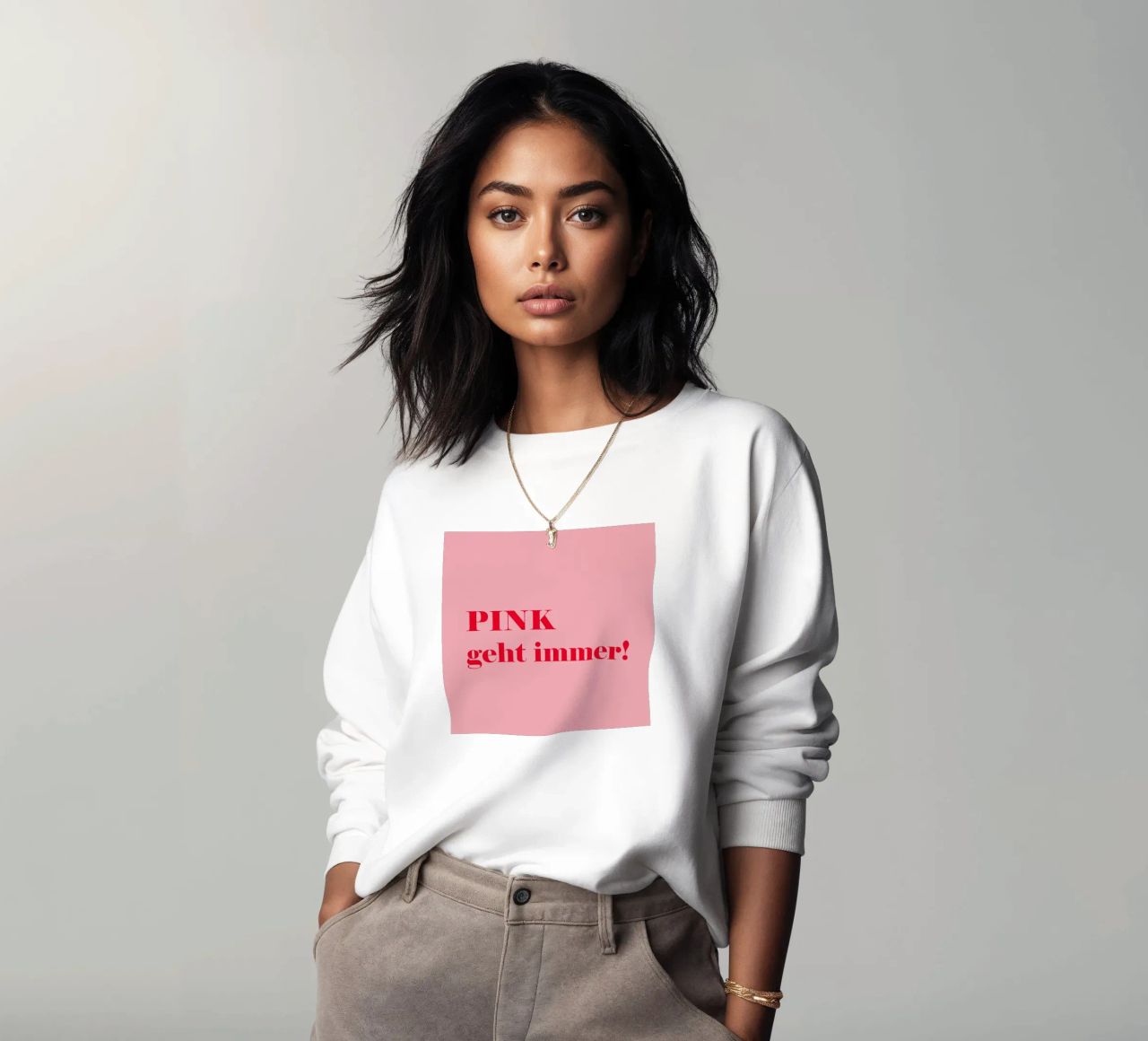 Pink always works - a cheerful statement in raspberry red for the sweatshirt by Stilrausch