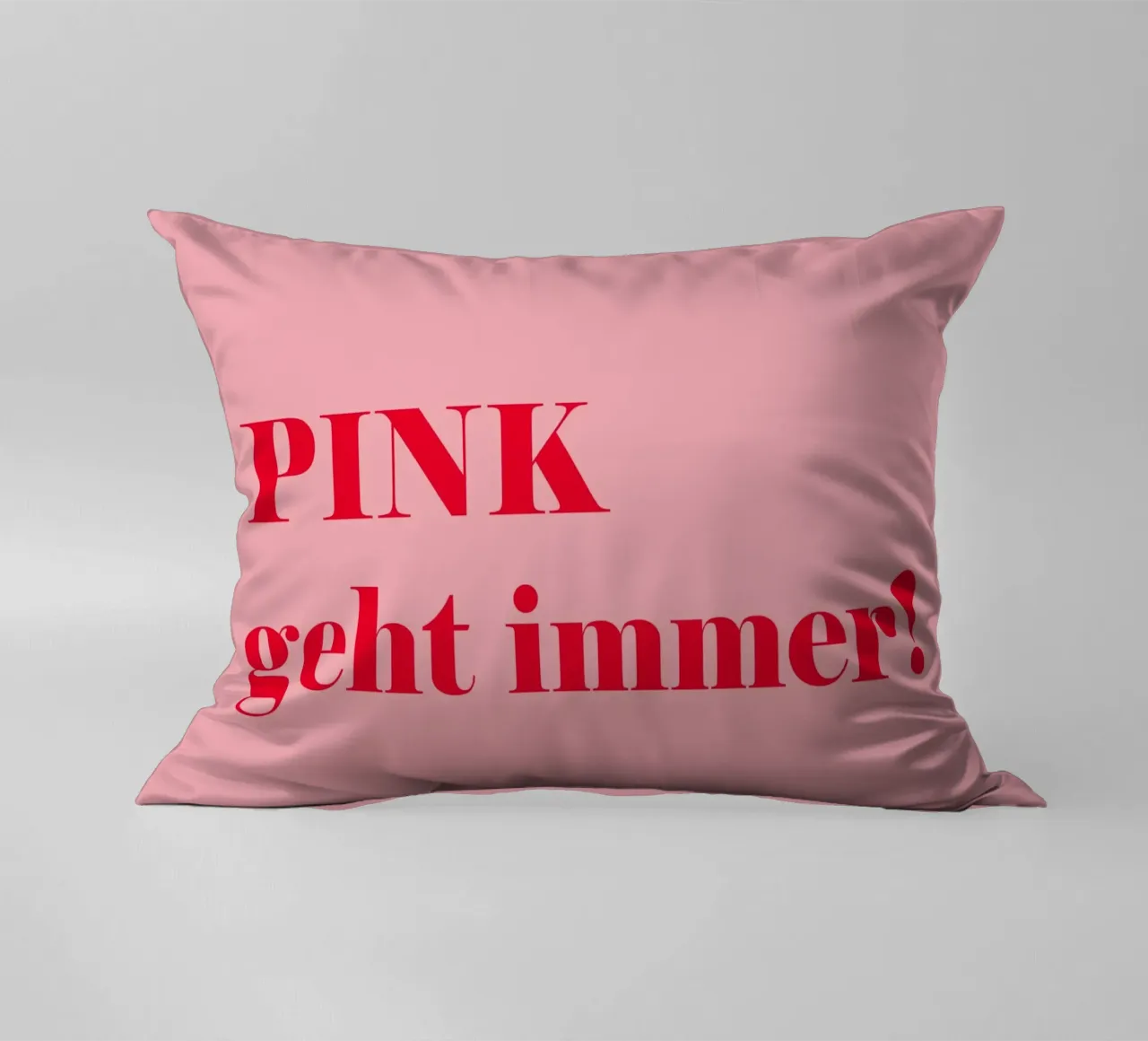 Le rose est toujours de la partie - Une déclaration joyeuse en rouge framboise pour le coussin de Stilrausch