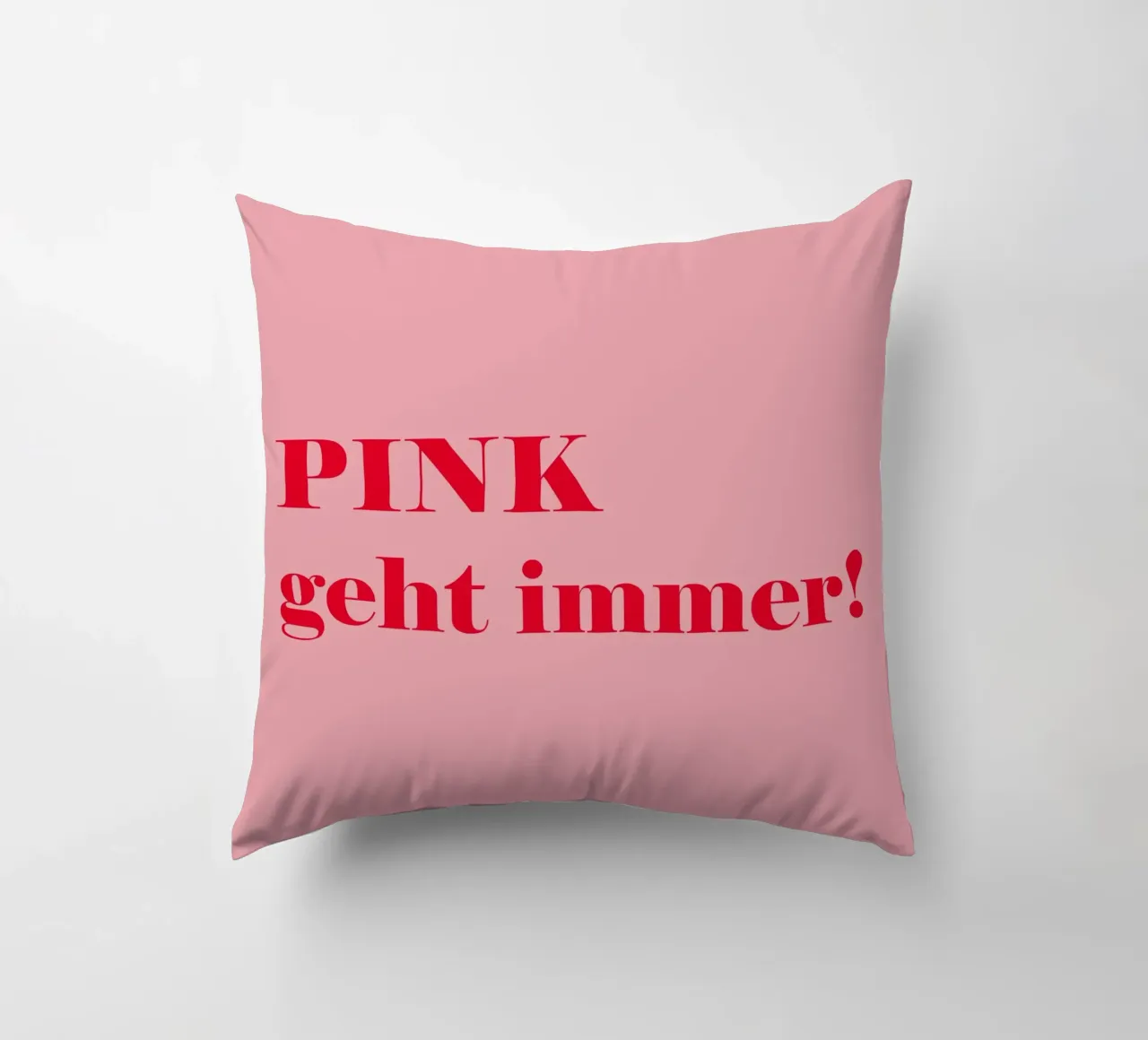 Le rose est toujours de la partie - Une déclaration joyeuse en rouge framboise pour le coussin de Stilrausch