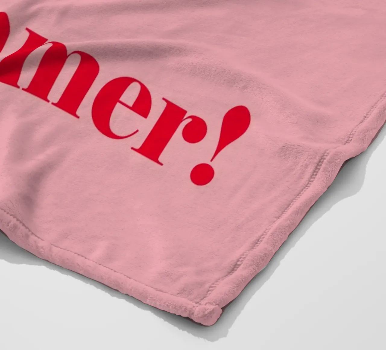 Pink always works - a cheerful statement in raspberry red for the fleece blanket by Stilrausch
