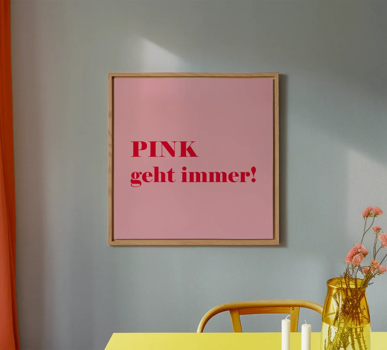 Le rose est toujours de la partie - Une déclaration joyeuse en rouge framboise pour le alu dibond de Stilrausch