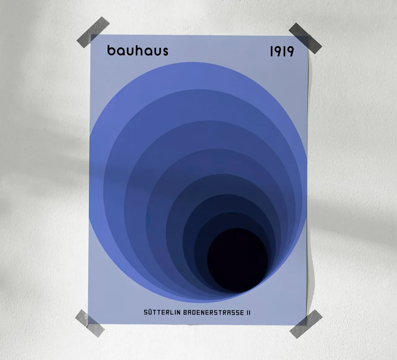 Bauhaus 1919 Cerchi geometrici blu poster con telaio in legno da Jam Poster