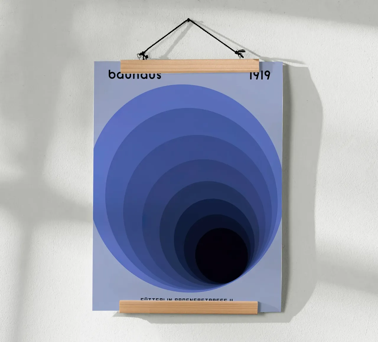 Bauhaus 1919 Cerchi geometrici blu poster con telaio in legno da Jam Poster