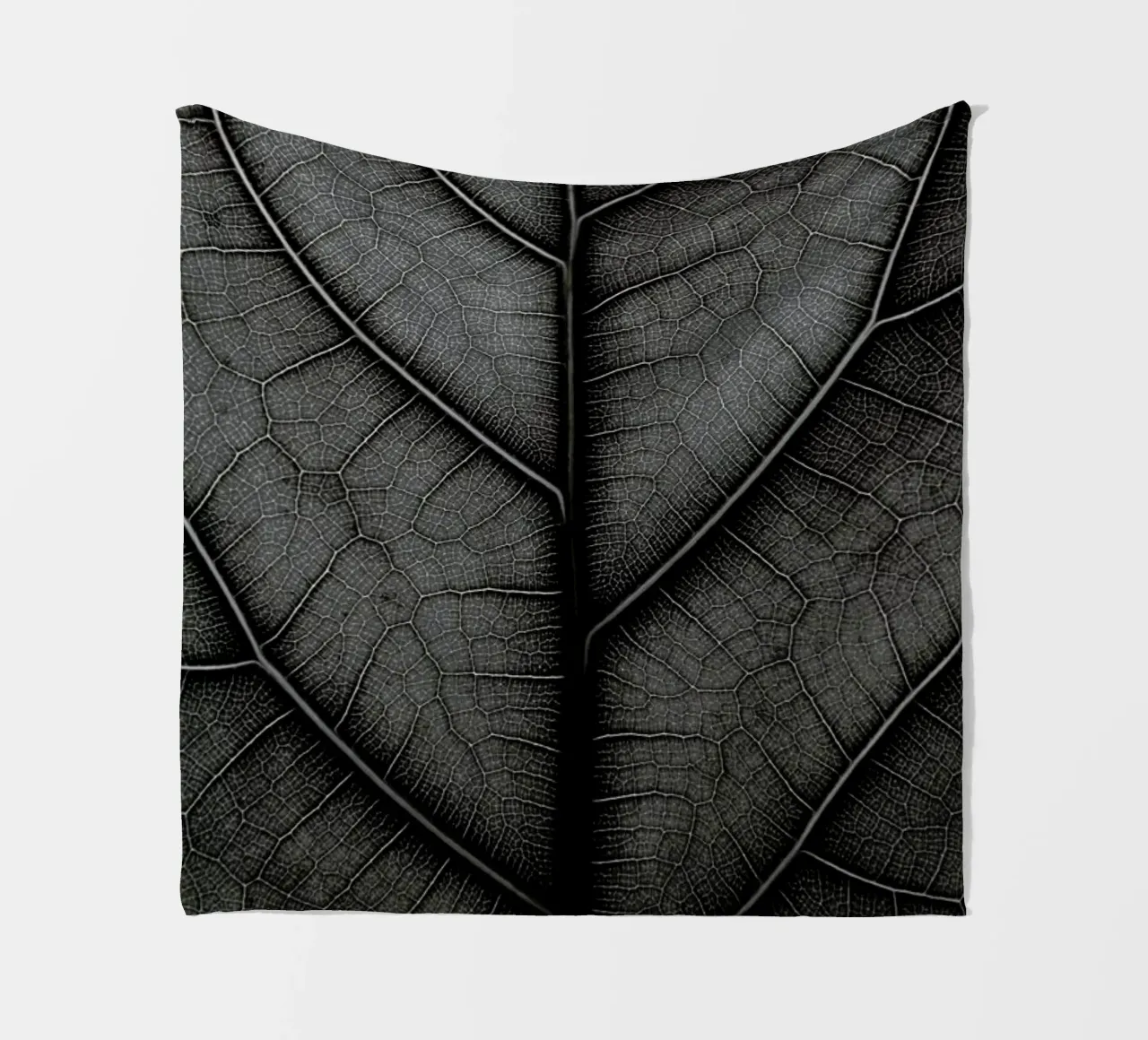 Black Leaf Fiddle Leaf Fig Tree coperta in pile da Studio Nahili