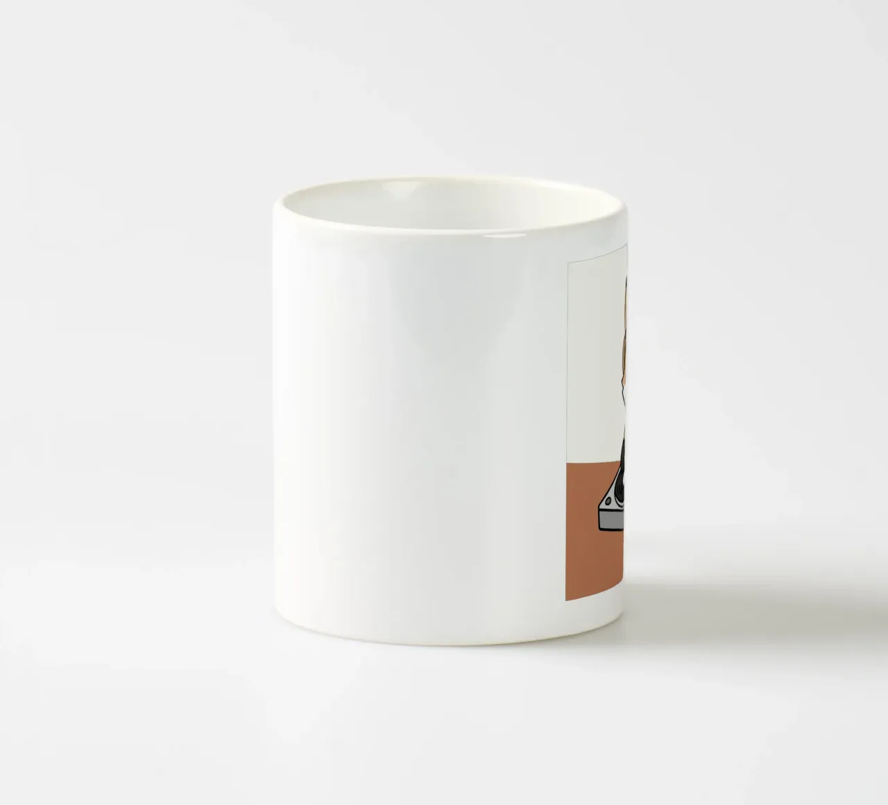 Una volpe come DJ con le cuffie sul banco di mixaggio tazza in ceramica da namosh