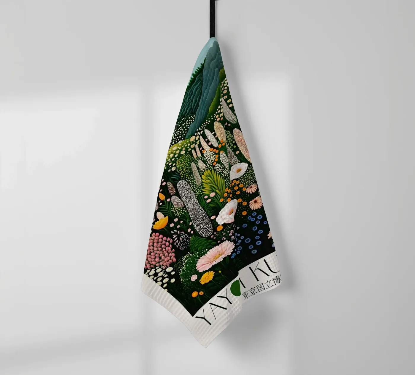 bloemen heuvels theedoek van Luke Yaeger