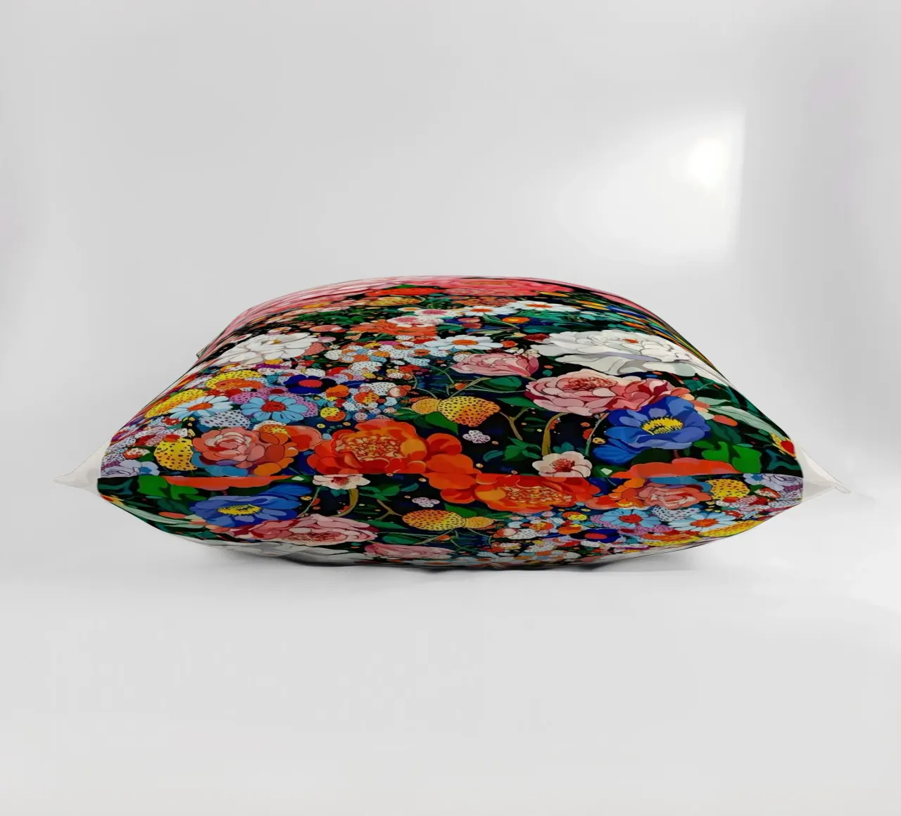 fiori sbocciati cuscino da Luke Yaeger