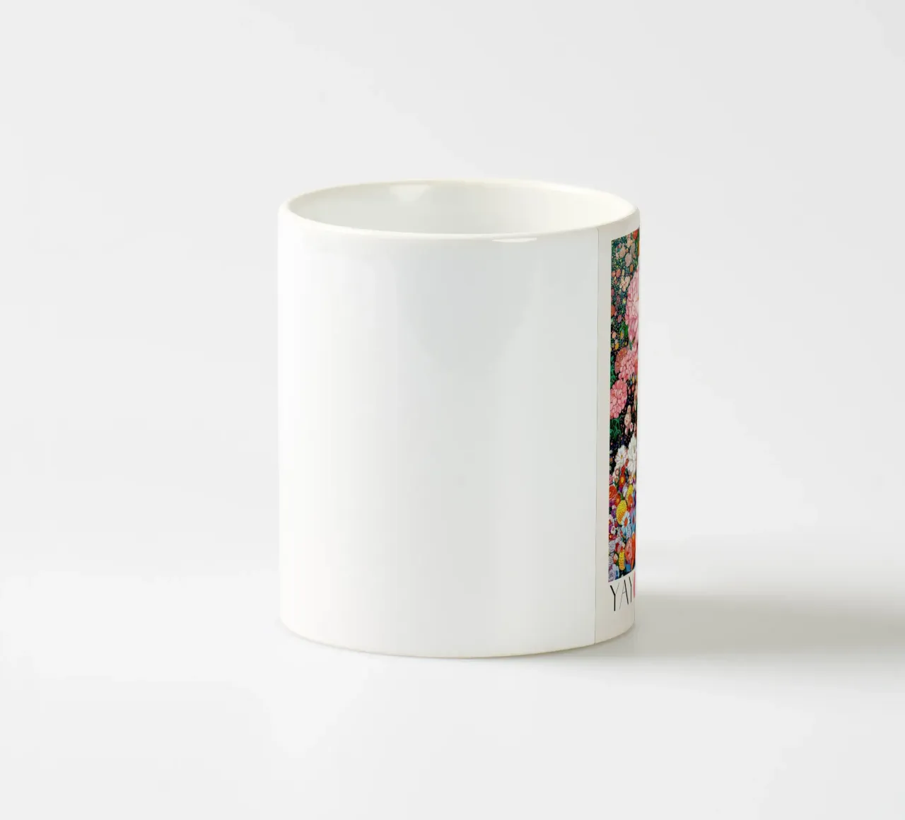 fiori sbocciati tazza in ceramica da Luke Yaeger