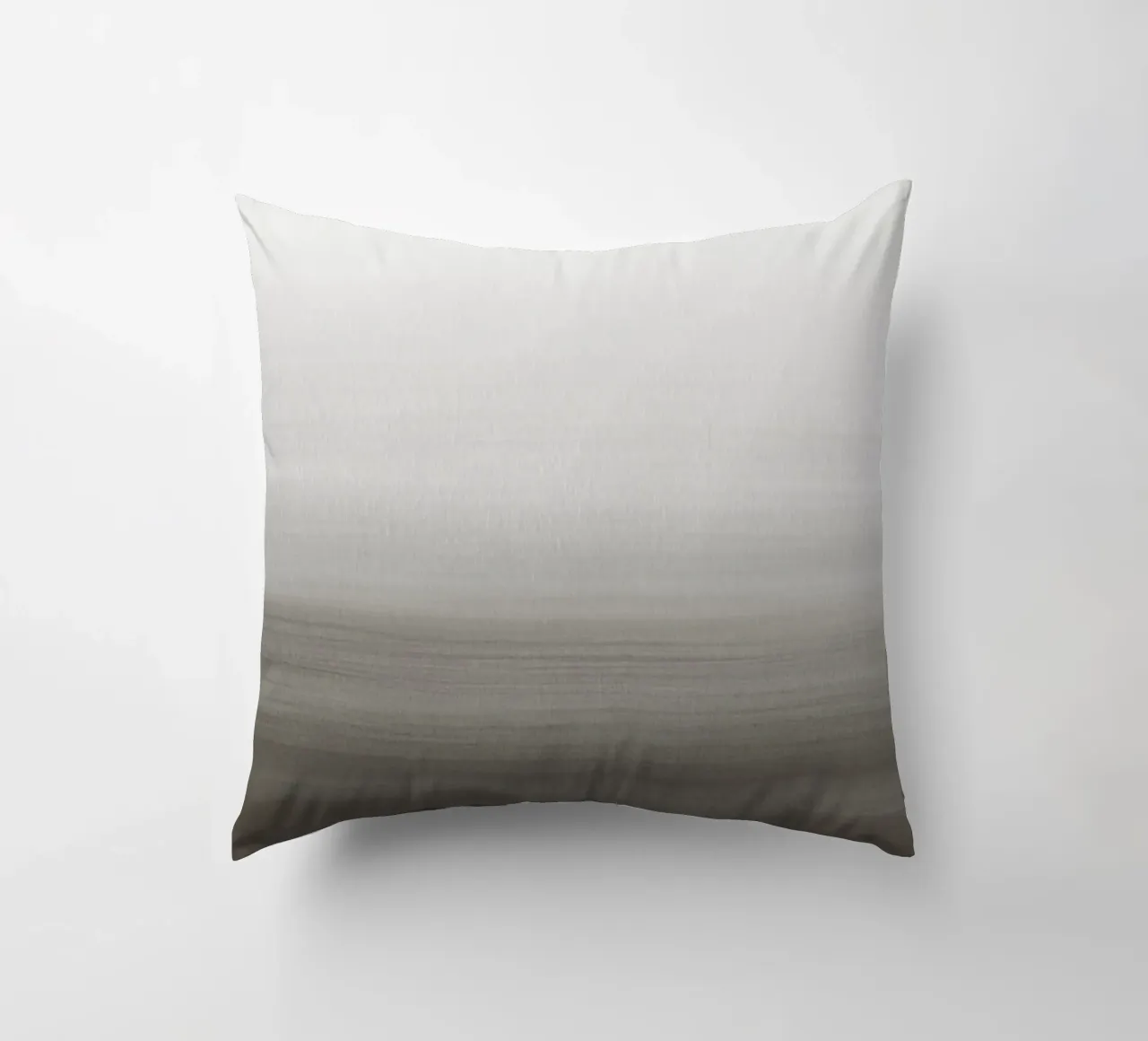 Gradiente di acquerello grigio taupe cuscino da NouveauPrints