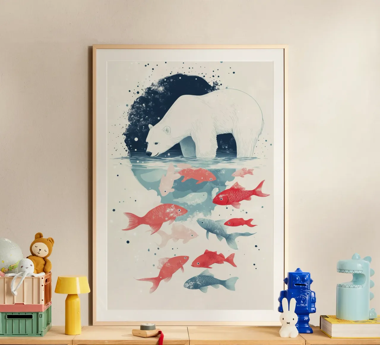 Orso polare rilassato e pesce spumeggiante poster con telaio in legno da DreamPixel