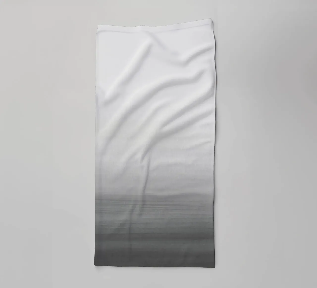 Gradiente acquerello grigio asciugamano da bagno da NouveauPrints