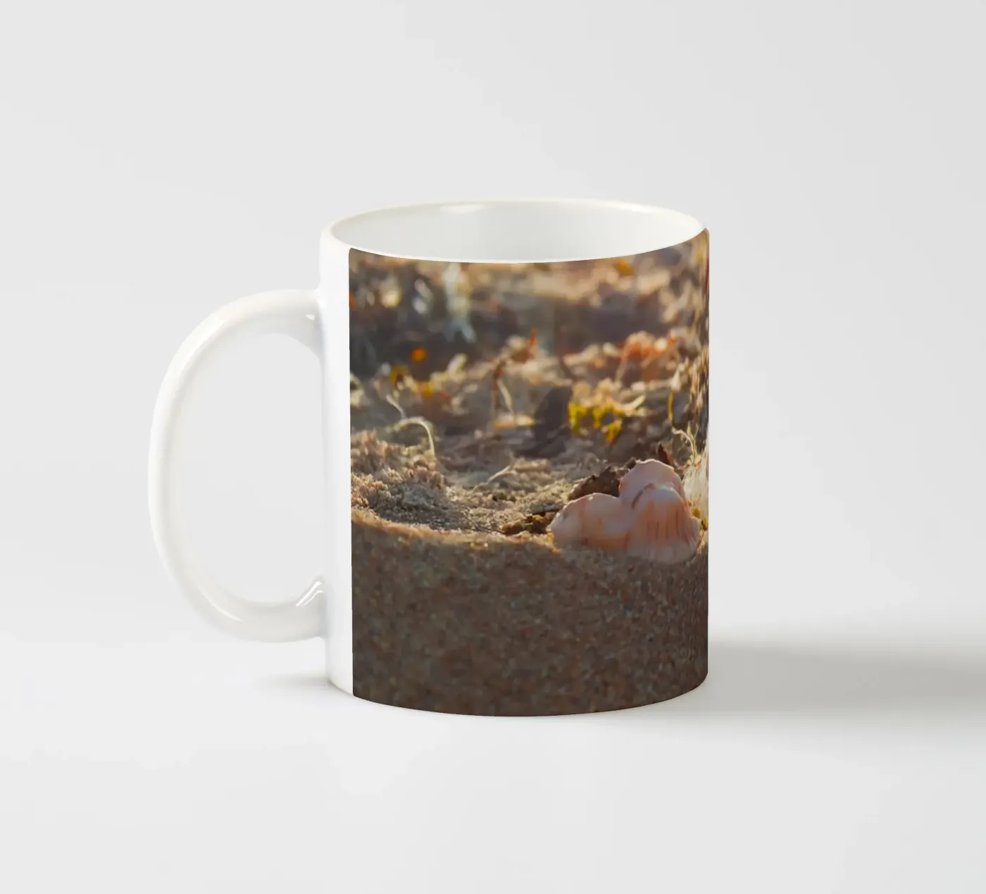 Feather with its shell ceramic mug by MiniClic