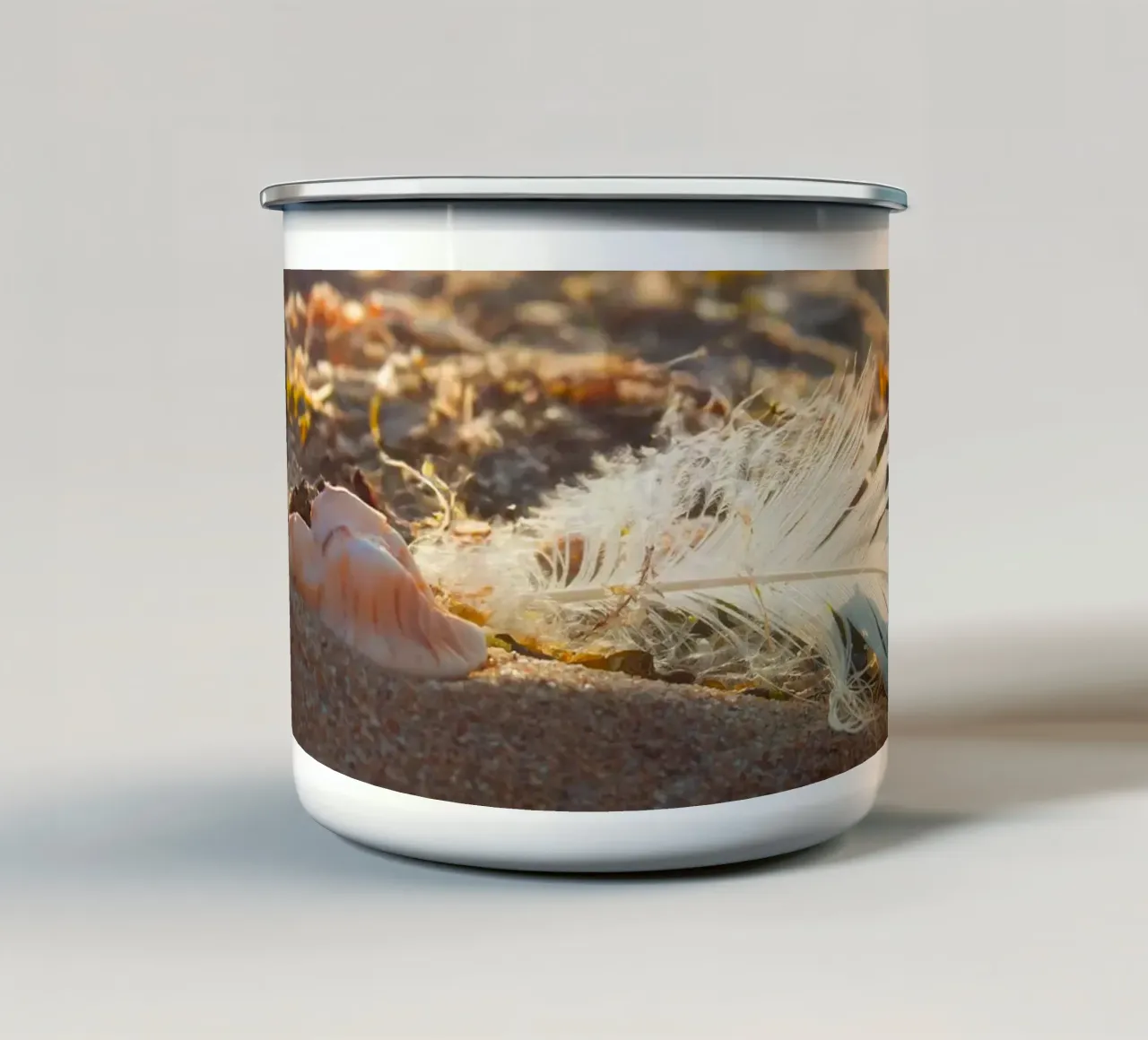 Piuma con il suo guscio tazza in smalto da MiniClic
