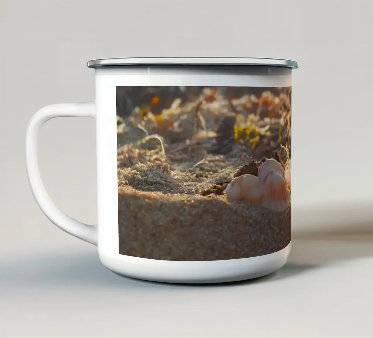 Piuma con il suo guscio tazza in smalto da MiniClic