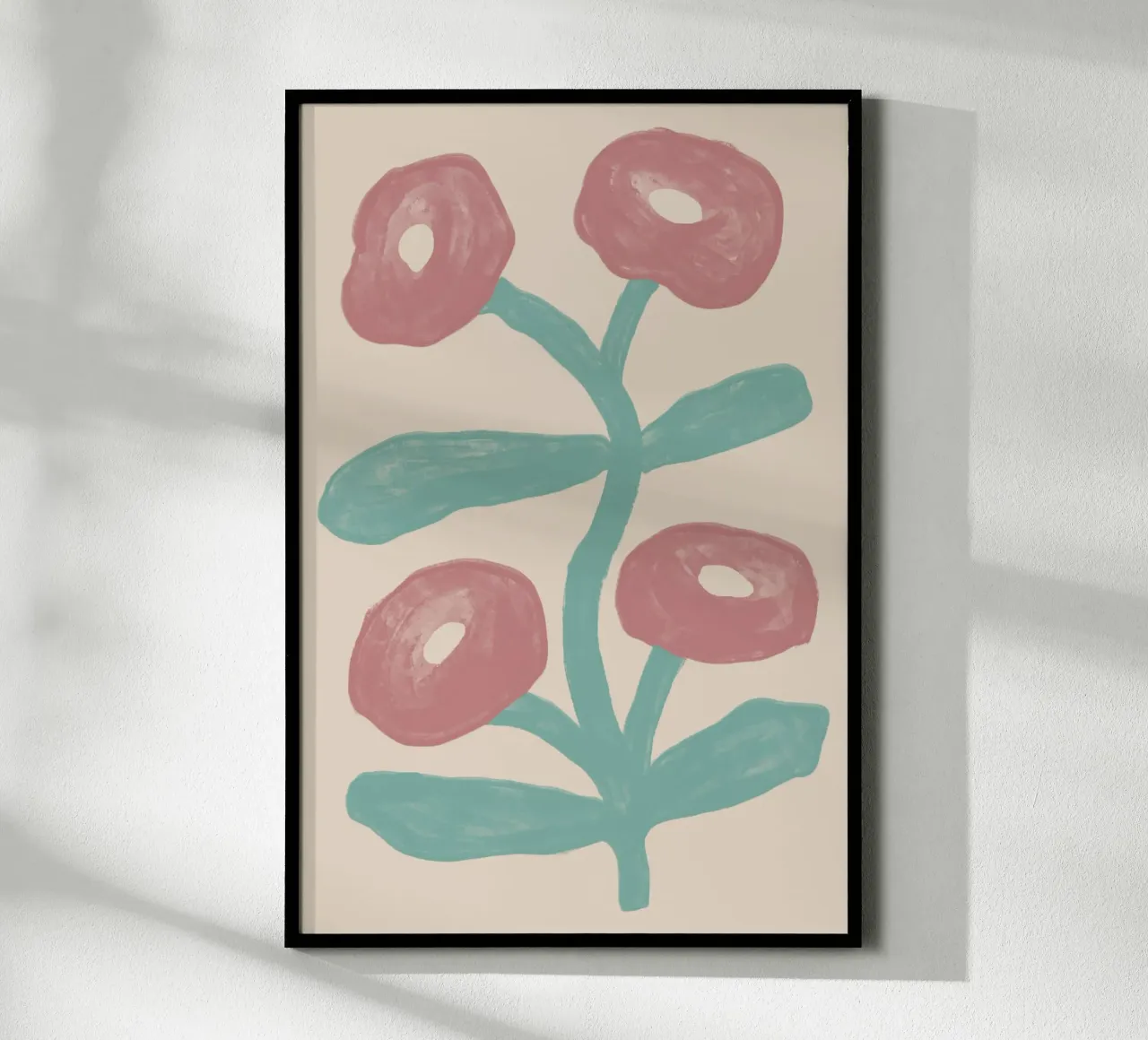 Fiori astratti rosa e verdi su sfondo beige poster con telaio in legno da Melloi Art Print