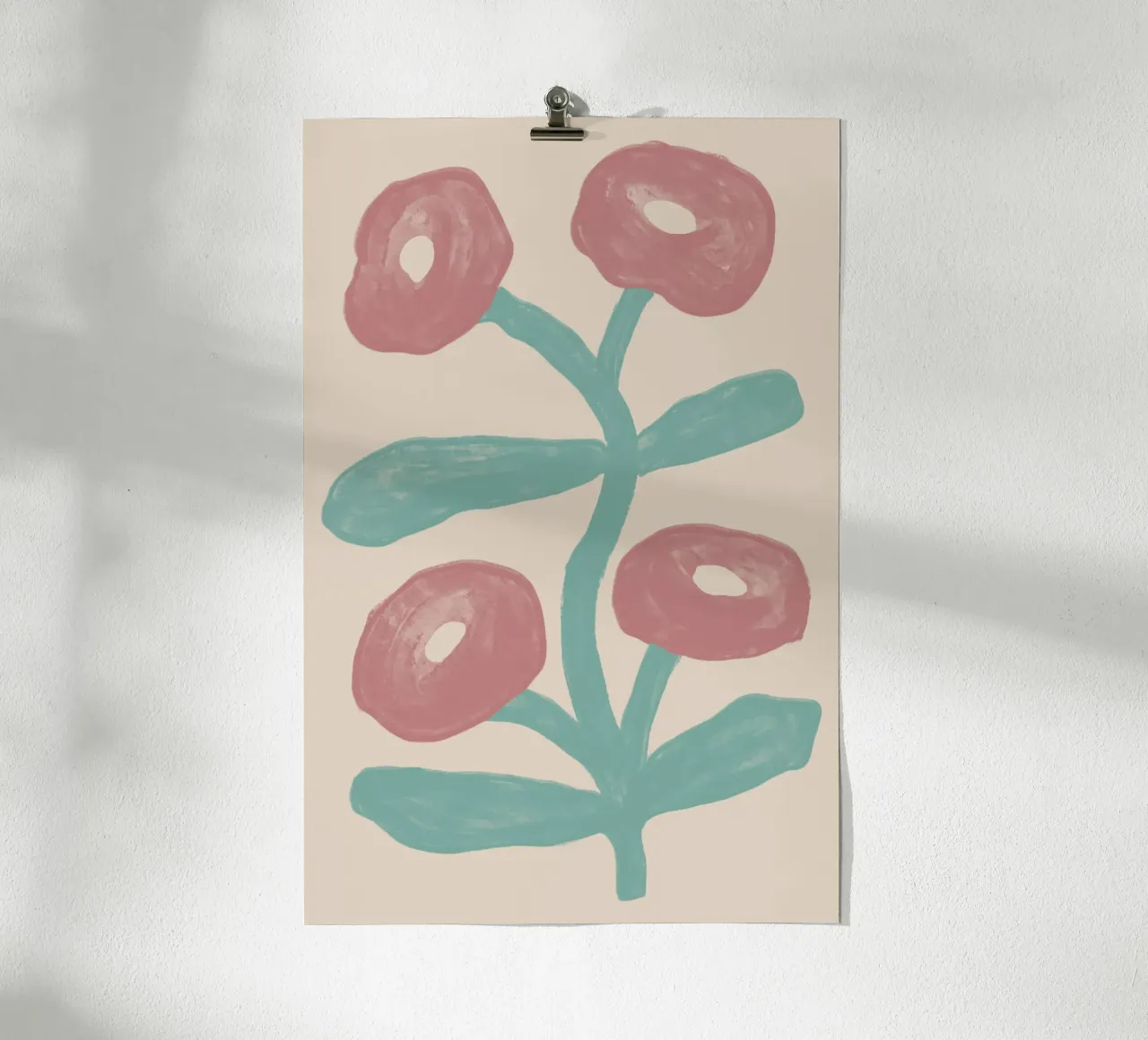 Fiori astratti rosa e verdi su sfondo beige poster con telaio in legno da Melloi Art Print