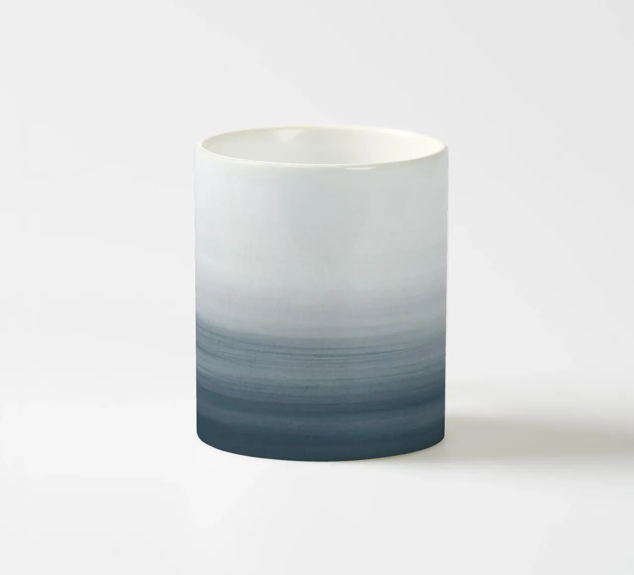 Gradiente acquerello blu scuro tazza in ceramica da NouveauPrints