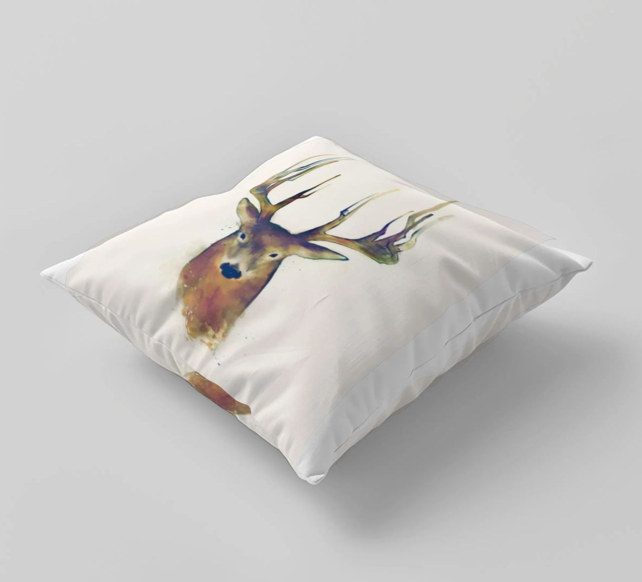 cervo con corna appuntite cuscino da amnda shope