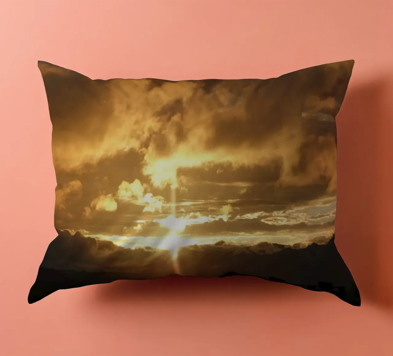 nuvole al tramonto cuscino da Earthly Visions