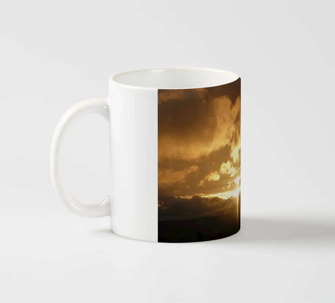 nuvole al tramonto tazza in ceramica da Earthly Visions