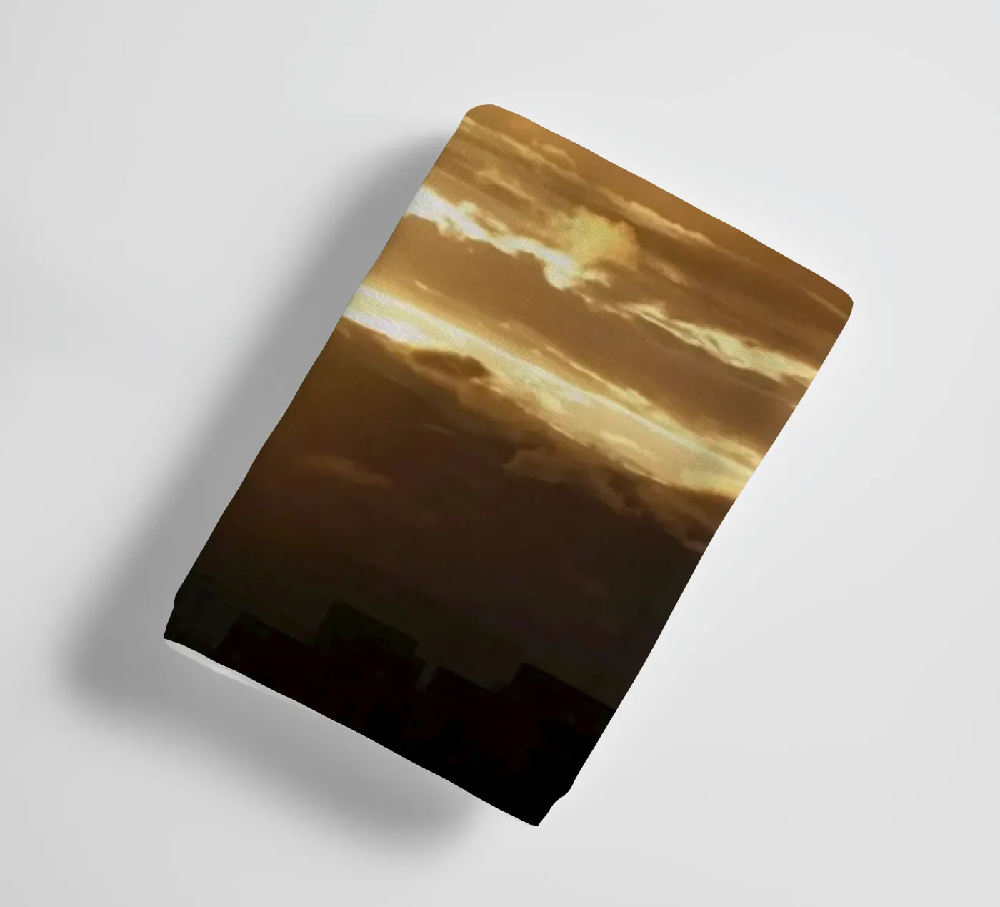 wolken bij zonsondergang badhanddoek van Earthly Visions