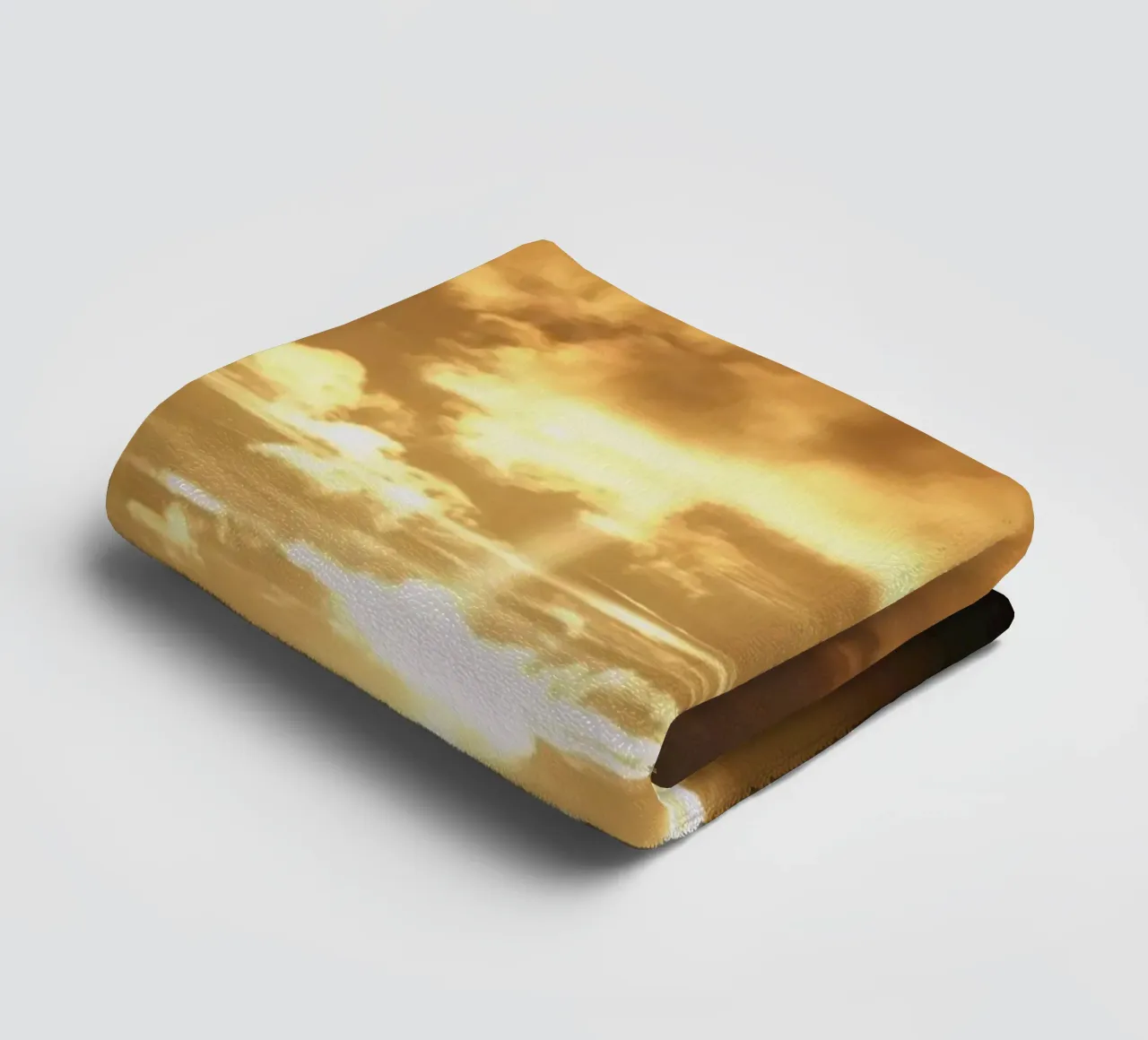 nuvole al tramonto asciugamano da bagno da Earthly Visions