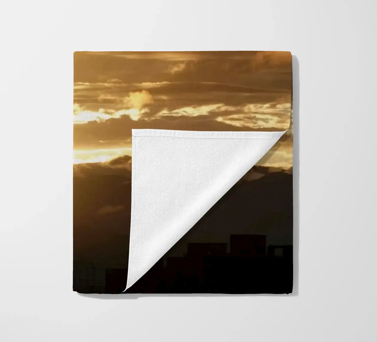 nuvole al tramonto telo mare da Earthly Visions