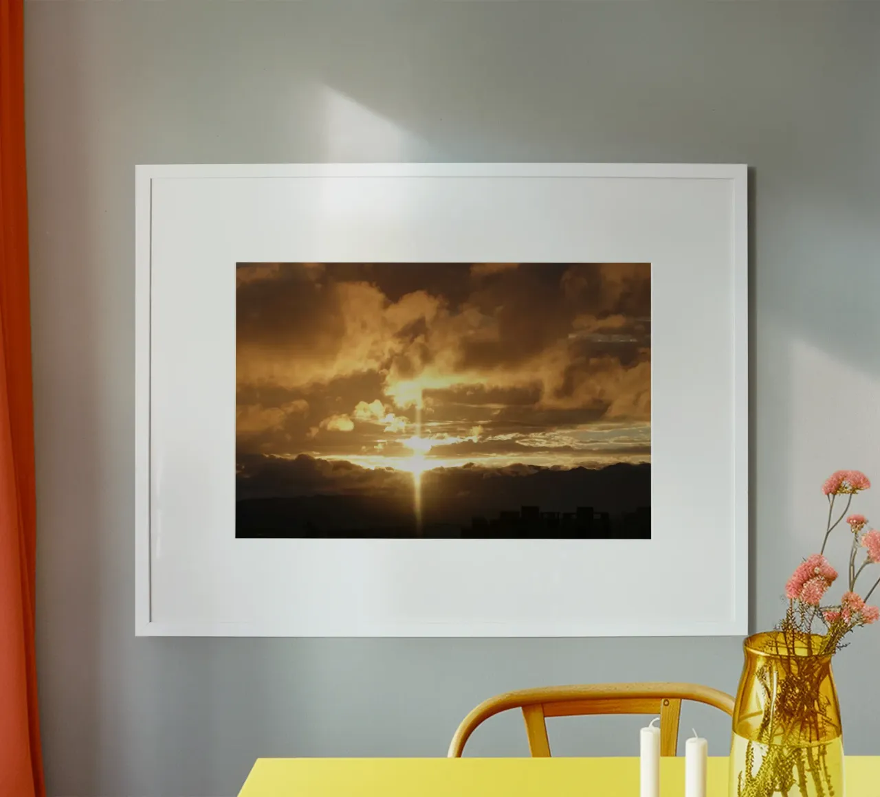nuvole al tramonto poster con telaio in alluminio da Earthly Visions